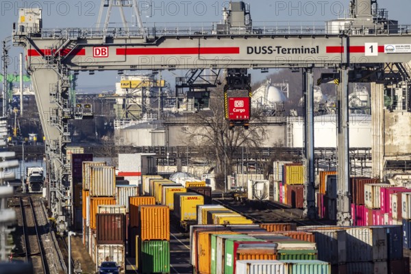 The port of Mannheim is one of the most important inland ports in Europe. The harbor basins stretch
