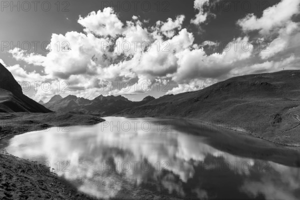 Rappensee, left Kleiner Rappenkopf, 2276m, behind the Schafalpenköpfe, above it the Mindelheimer