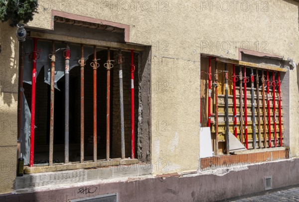Scaffolding and components on a house in the old town of Sachsenhausen, Frankfurt am Main, Hesse,