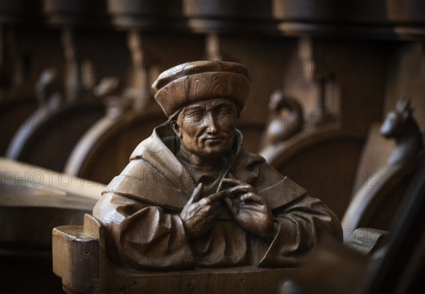 Carved half-figure, man with cap, oak choir stalls for monks' hour prayers, 1493 by Jörg Syrlin the