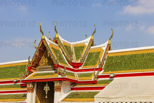 Wat Arun, Buddhist temple, overlapping roofs with Chedi temple tower, Bangkok, Thailand's