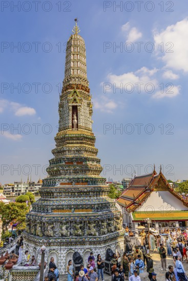 Pagoda with ceramic inlays surrounded by visitors and tourists, Wat Arun Buddhist temple, Bangkok,