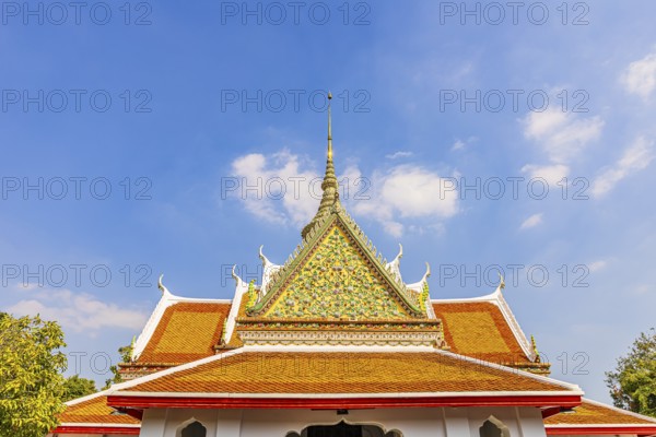 Wat Arun, Buddhist temple, overlapping roofs with Chedi temple tower, Bangkok, Thailand's