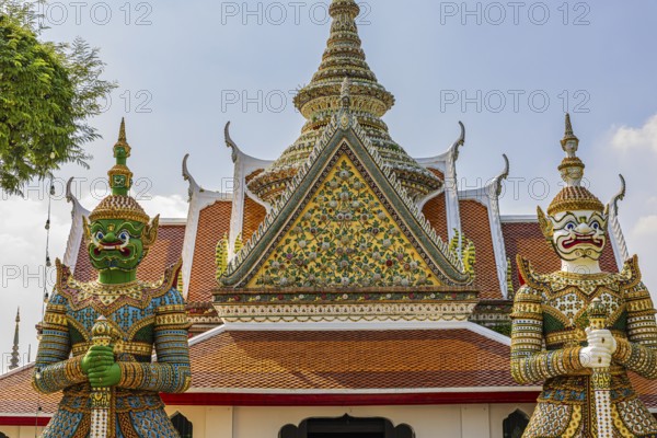 Wat Arun, guarded by mystical figures of Yaksha, Buddhist temple, overlapping roofs with Chedi