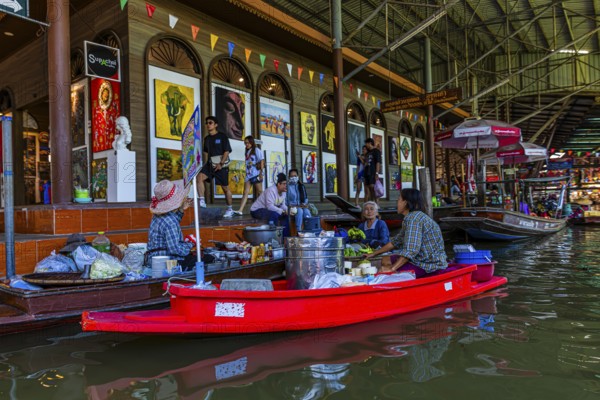 Boats with sellers on the Damneon Saduak floating markets channel, near Bangkok, Ratchaburi