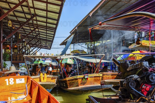 Heavy boat traffic on the Damneon Saduak floating markets channel, near Bangkok, Ratchaburi