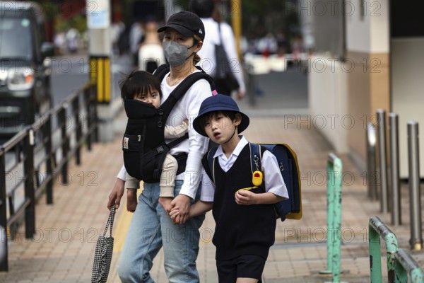 Mother with two children walking in the streets of Asakusa, Tokyo, Tokyo, Japan