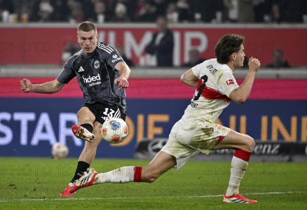 Goal kick Action Goal chance Rasmus Kristensen Eintracht Frankfurt SGE (13) v Ramon Hendriks VfB