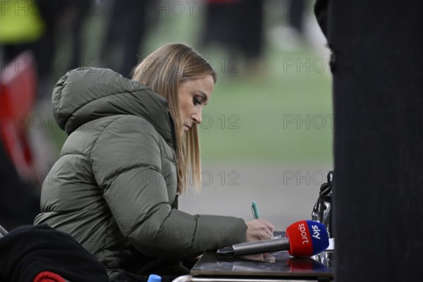 SKY presenter reporter Nele Ocik formerly Schenker concentrates on preparing the Intverview