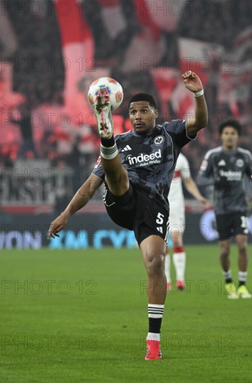 Aurele Amenda Eintracht Frankfurt SGE (05) Action on the ball MHPArena, MHP Arena Stuttgart,