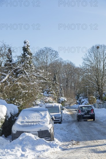 Snowy cars, winter, snow, Sieversen, Samtgemeinde Rosengarten, Lower Saxony, Germany