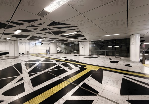 Artwork titled Surround by Heike Klussmann at the Pempelforter Straße subway station, Werhahn Line,