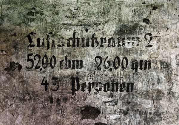 Historischer Luftschutzkeller, memorial and memorial, detail, Düsseldorf, North Rhine-Westphalia,