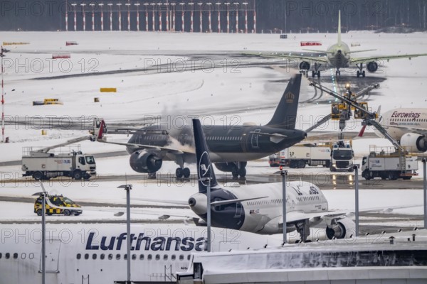 The onset of winter in North Rhine-Westphalia, flight operations are maintained at Düsseldorf