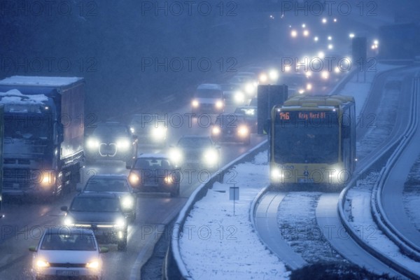 Winter weather, motorway traffic, A40 motorway, Ruhrschnellweg, in Essen, at the Essen-East