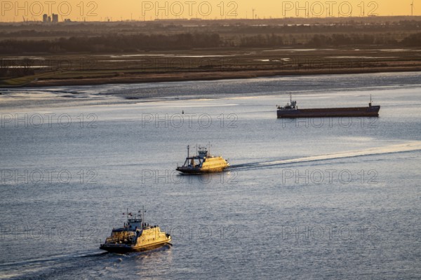 Weser ferry, ferry vessel Bremerhaven in the mouth of the Weser, connects Bremerhaven with