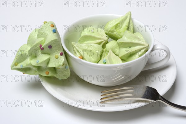Meringue, meringue in coffee cup
