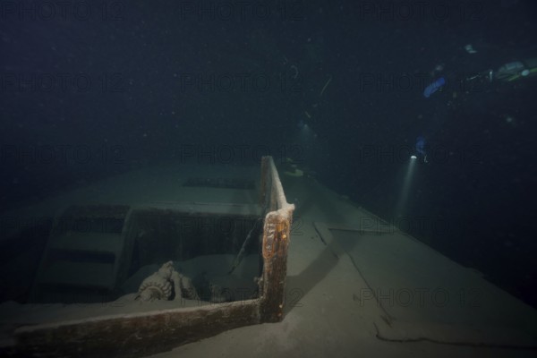 Divers examine a ledi wreck, wreck of a ledi ship, Ledi ship, cargo ship for mass freight, bulk