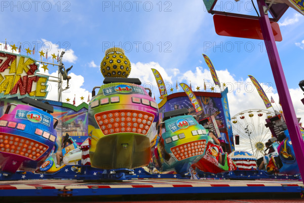 Fairground in Ulm Friedrichsau, folk festival, hustle and bustle, amusement park, amusement
