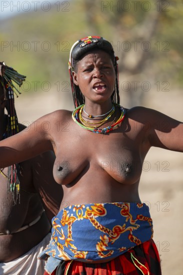 Traditional dance, brightly decorated woman of the Hakaona tribe, also Havakona or Hakawona, near