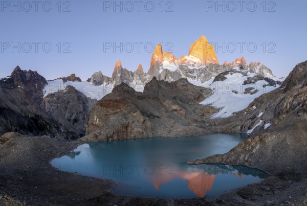 Laguna de los Tres, sunrise, alpine glow, glaciers and glaciers Lake de los Tres, mountains and