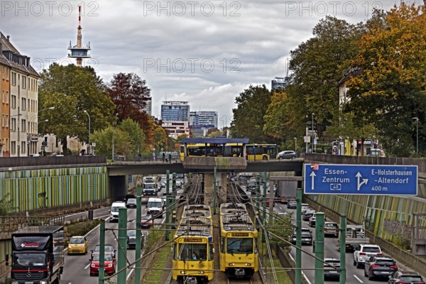 Lots of traffic on the A 40 motorway on four lanes and two subways on two lanes and a bus on the