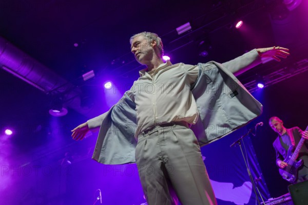 BAXTER DURY (son of Ian Dury), musician, singer, Indie/Pop, UK, ALLBARONE TOUR, live on 01.12.2025