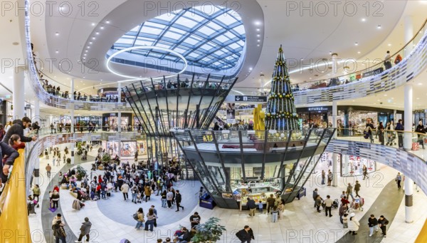Christmas shopping at the Milaneo shopping center in Stuttgart. On the first weekend of Advent,