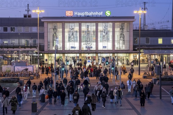 Dortmund Central Station, Station Building, Station Foreground, Pedestrian Crossing at Königswall