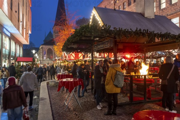 Christmas market in Essen, gastronomy, fire forest, at Essen Cathedral, Kettwiger Straße shopping