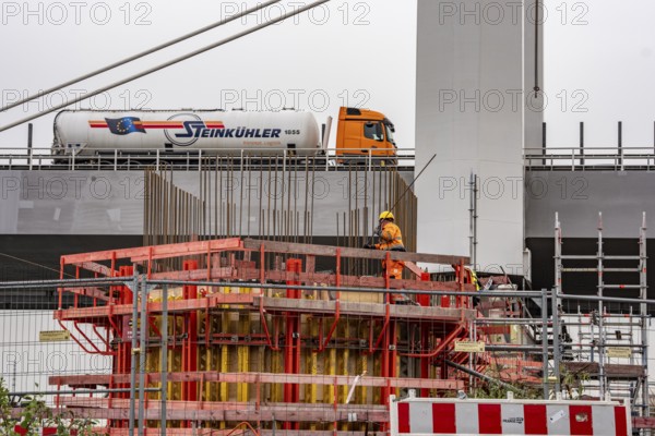 Duisburg-Neuenkamp Rhine bridge, the A40 motorway, construction of the second bridge begins, bridge