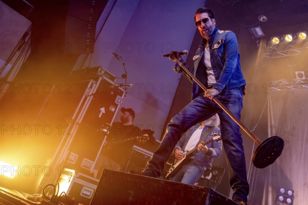 Alec Völkel (Boss Burns), singer of the band The BossHoss during their Back To The Boots Tour 2025