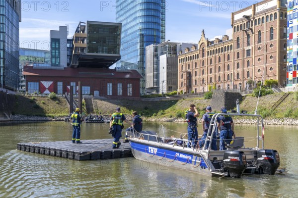 Transport of a floating platform with the jet-float system, this can be used as a work platform,