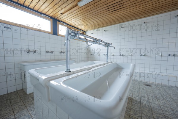A bright laundry room with spacious sinks and several faucets, Schlehengäu Grund Schule Gechingen,