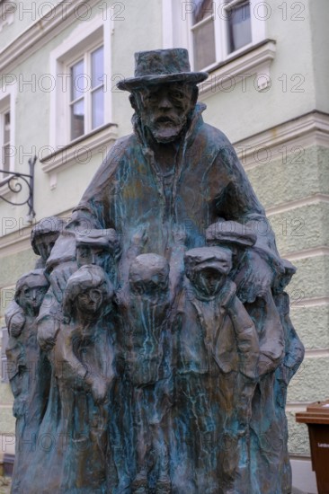 Janusz Korczak 1878 1942, with the children, 2003, memorial, bronze, Günzburg, Swabia, Bavaria,
