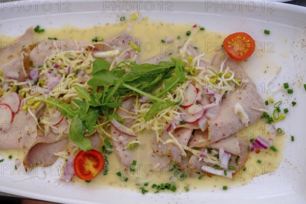 Bayerisches Vitello Tonnato mot Weissbiersud, food, Klostergasthof Maria Eck, bei Siegsdorf,