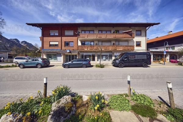 Volksbank Raiffeisenbank Oberbayern Südost eG, residential and commercial buildings, alpine