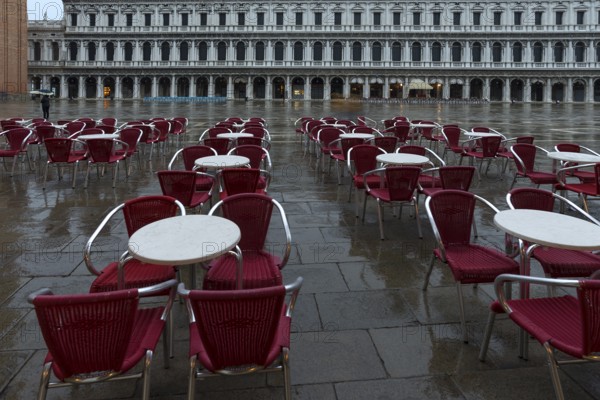 Empty St. Mark's Square with Old Procuration arcades, 16th century, St. Mark's Square early in the