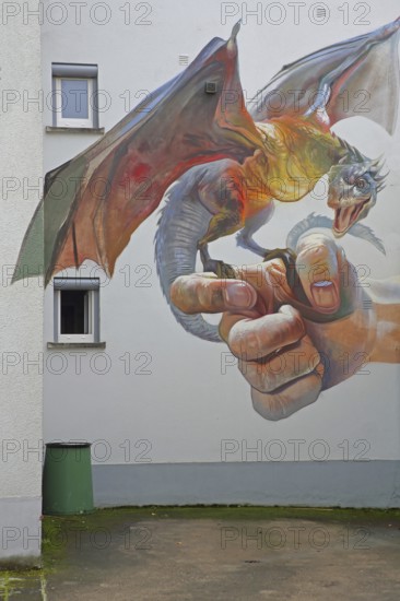 Mural Game of Thrones by CASE maClaim 2016, holding a dragon, fingers, street art, graffiti, Bad