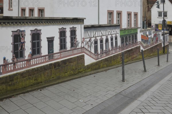 Mural Baubau von Jaune 2020, alleyway art, graffiti, balustrade, construction workers climbing at