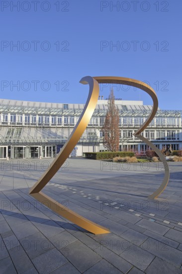 Sculpture The squaring of the circle by the artist collective Troika 2023, modern art, abstract