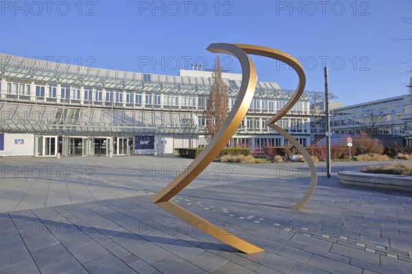 Sculpture The Squaring of the Circle by the artist collective Troika 2023, modern art, abstract