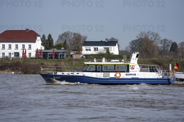 Boat of the North Rhine-Westphalia Water Protection Police, WSP 4, flood on the Rhine, Lower Rhine