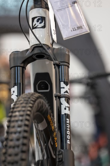 High-priced e-bike from Pivot, Fahrrad Essen, public fair in the halls of Messe Essen, retailers