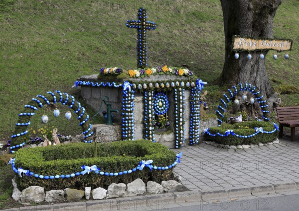 Easter fountain in Tiefenpölz, Markt Heiligenstadt, Franconian Switzerland, Bamberg district, Upper
