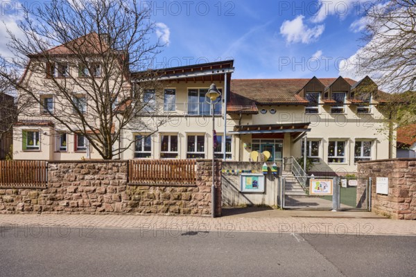 Kindergarten, Kinderwelt Waldaschaff, Catholic Kindergarten St. Michael, commercial building,