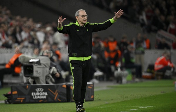 Coach coach Martin O'Neill Celtic Glasgow FC on the sidelines gesture gesture soccer UEFA Europa