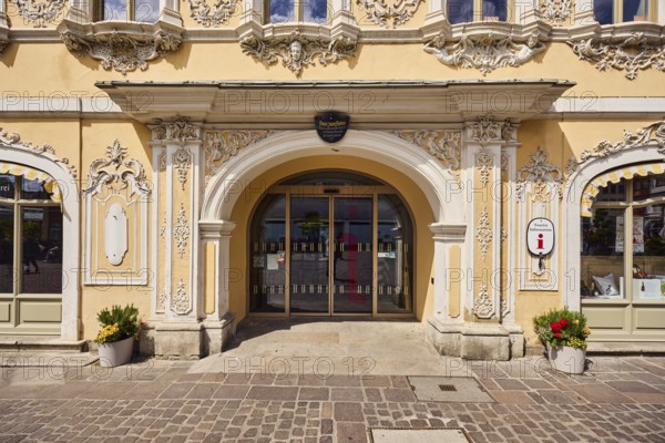 Tourist information, ticket shop, souvenirs, falcon house, house for falcon, historic building,