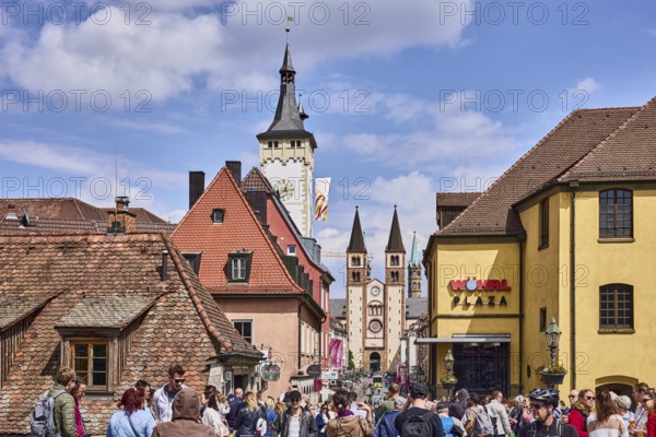 Grafeneckart, Würzburg Cathedral, fashion store Wöhrl Plaza, Rudolf Wöhrl SE, buildings, roofs,