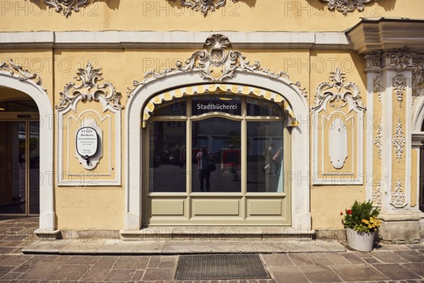 Public library Max-Heim-Bücherei, Falkenhaus, Haus zum Falken, city center, historic building,